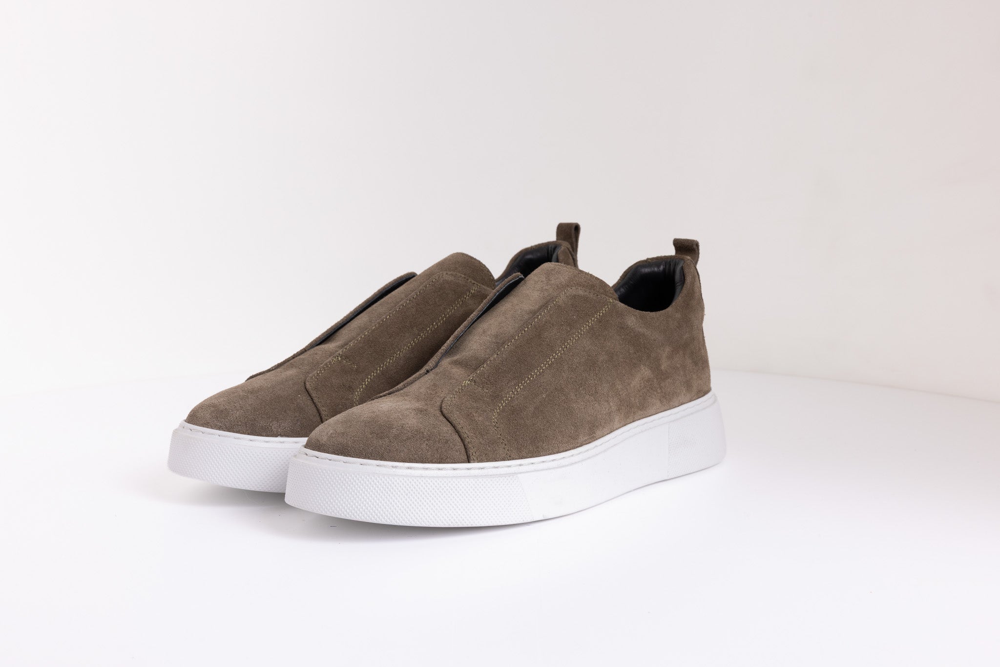 Kalın Beyaz Tabanlı Slip-On Sneaker