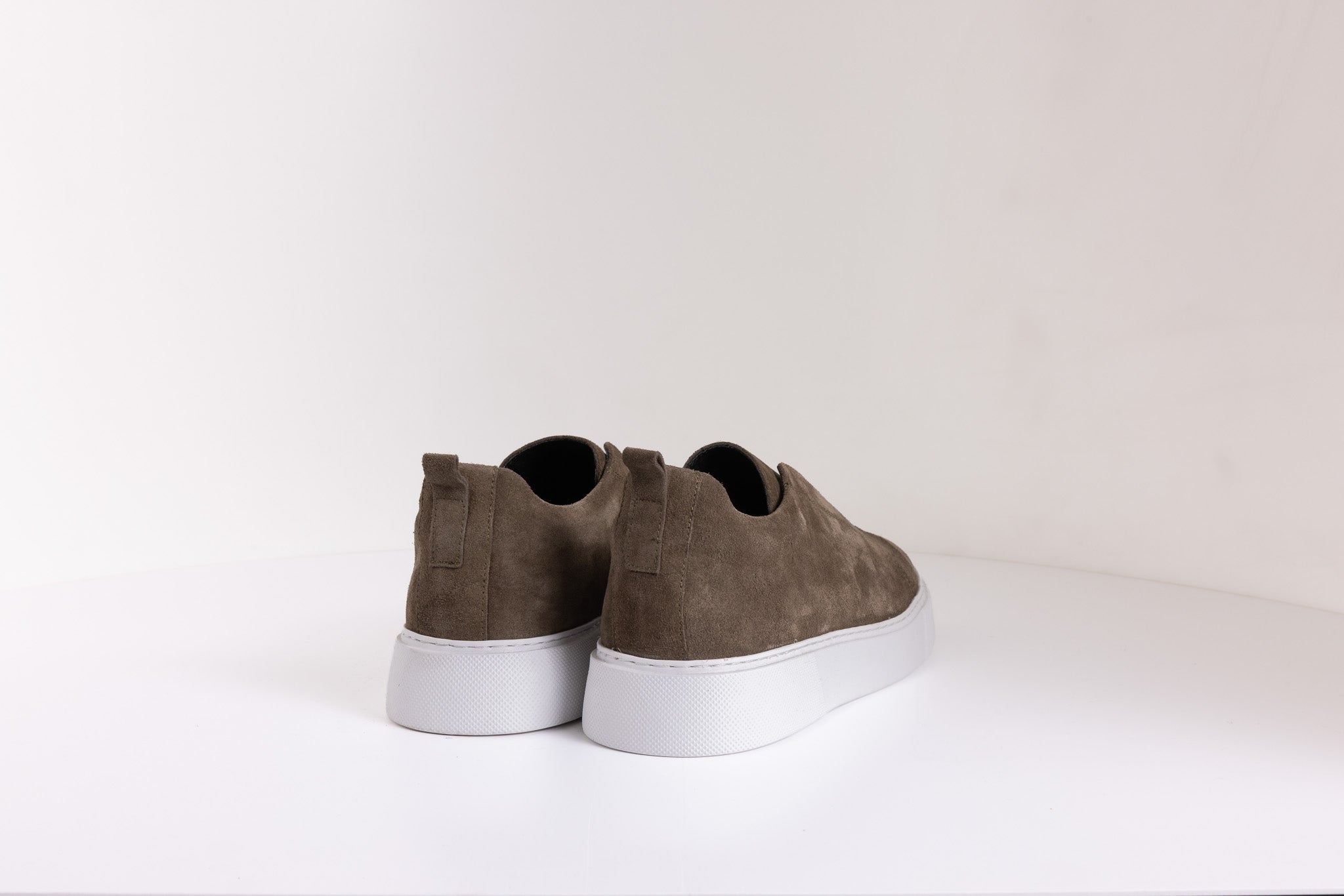 Kalın Beyaz Tabanlı Slip-On Sneaker