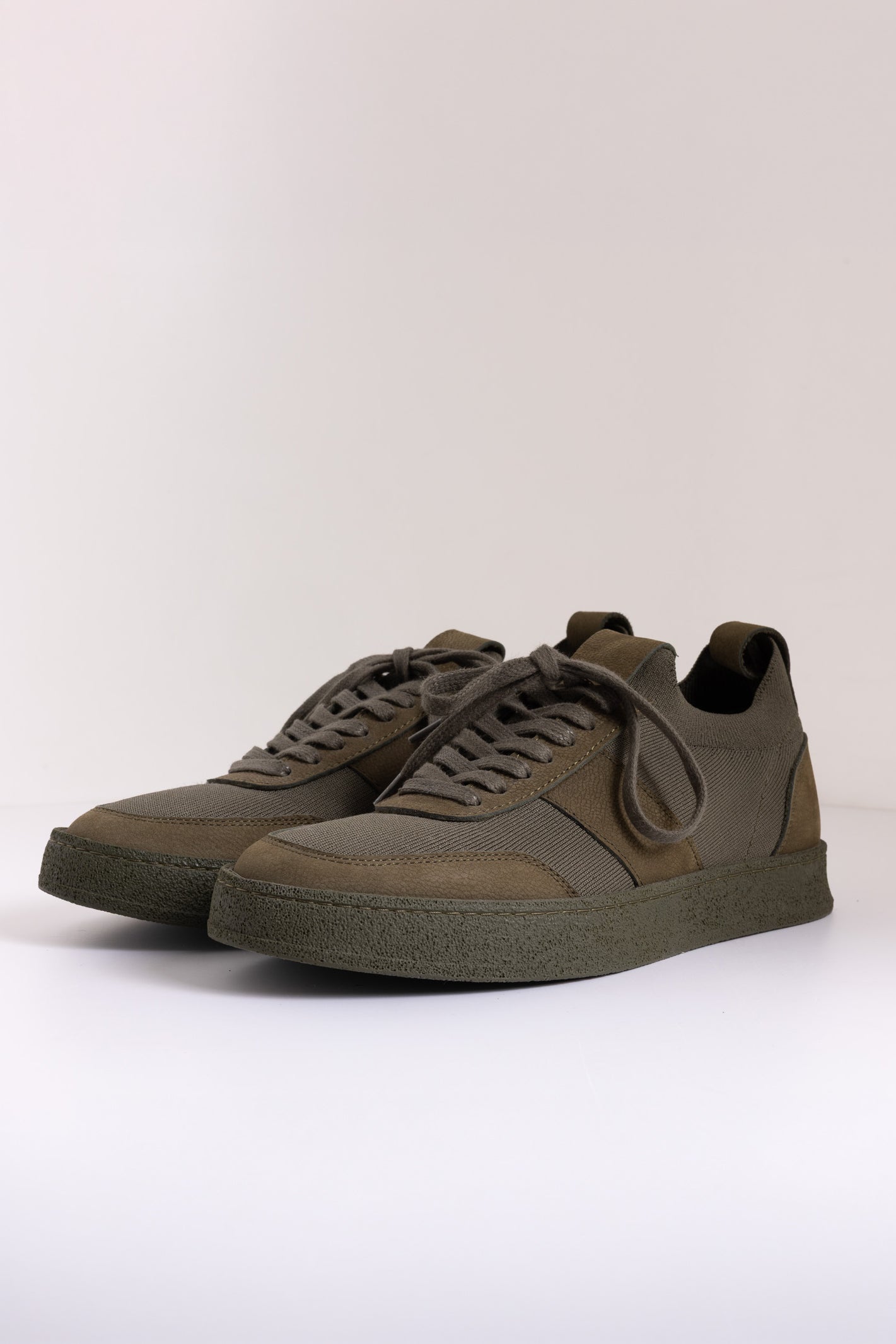 Gum Tabanlı Bağcıklı Sneaker