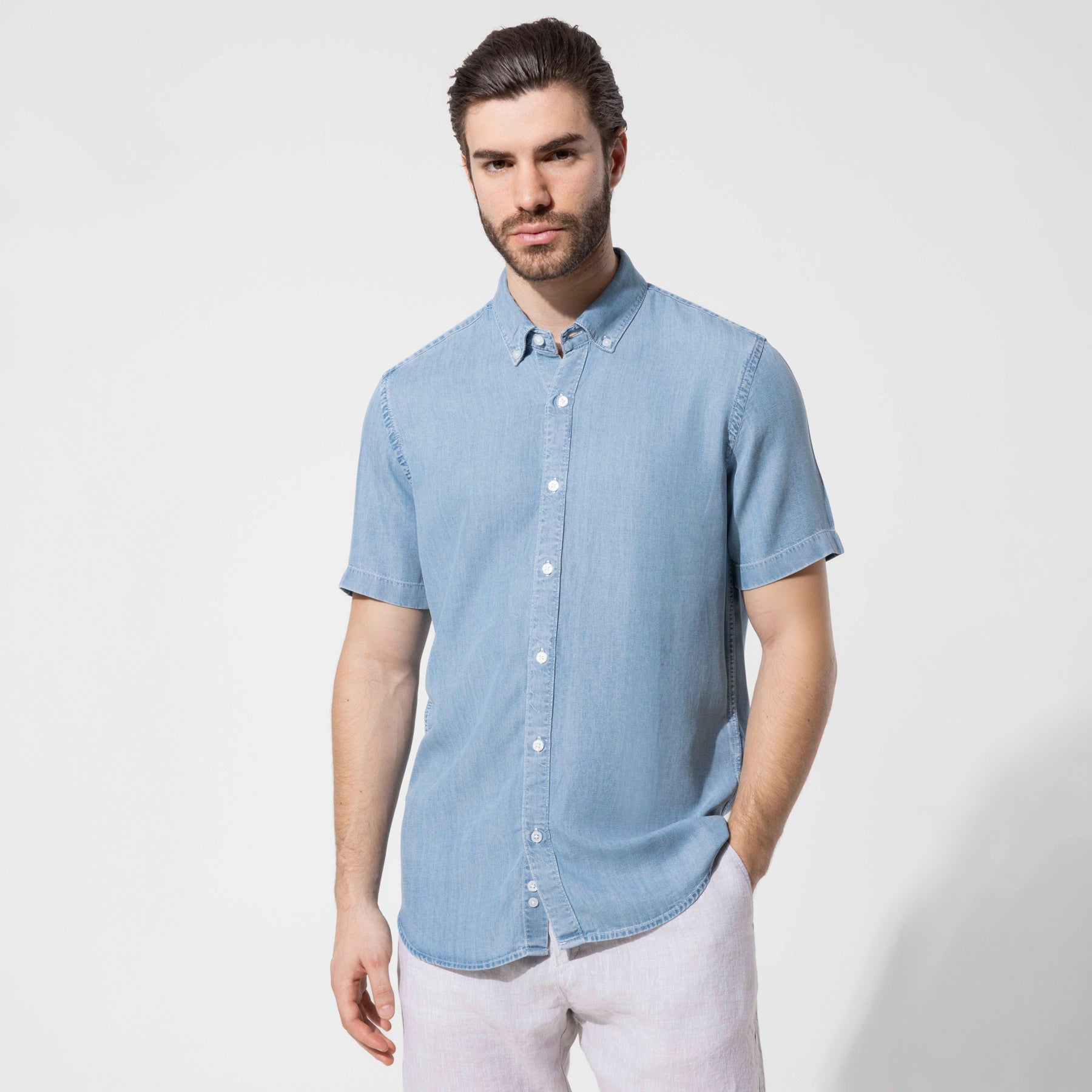 Düğmeli Yaka Kısa Kollu Denim Gömlek