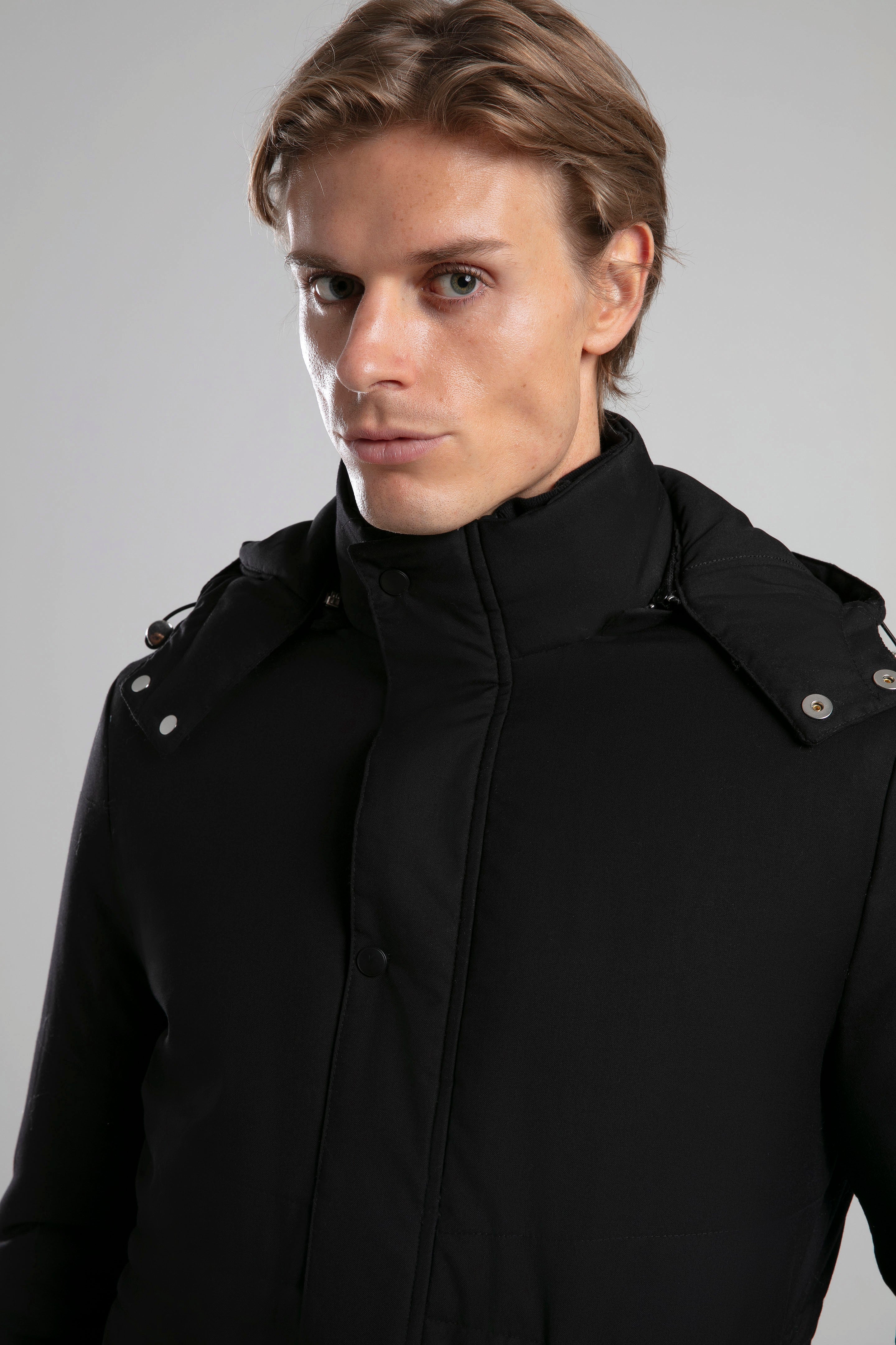 Kapüşonlu Uzun Ceket