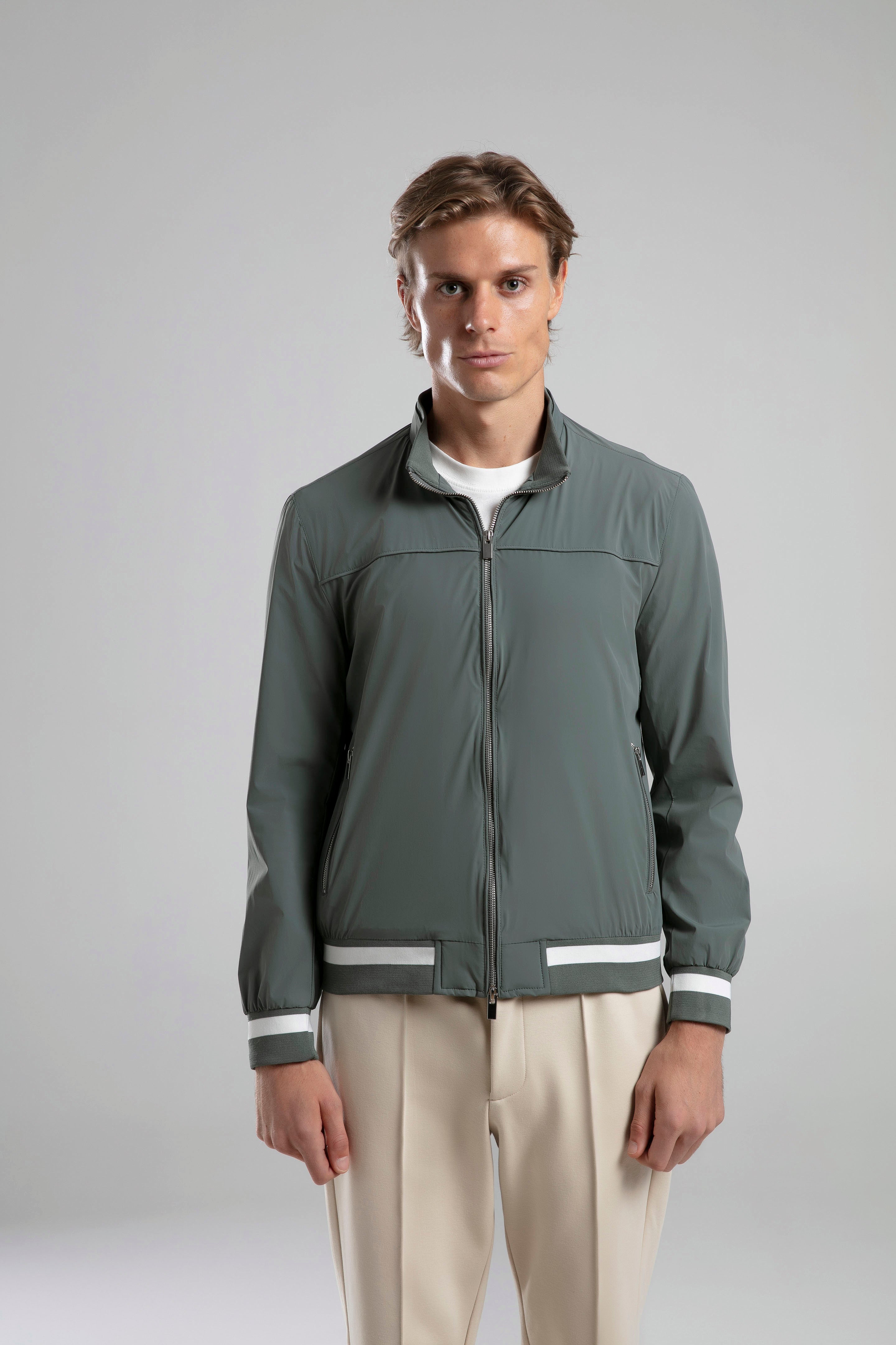 Dik Yaka Fermuarlı Ceket