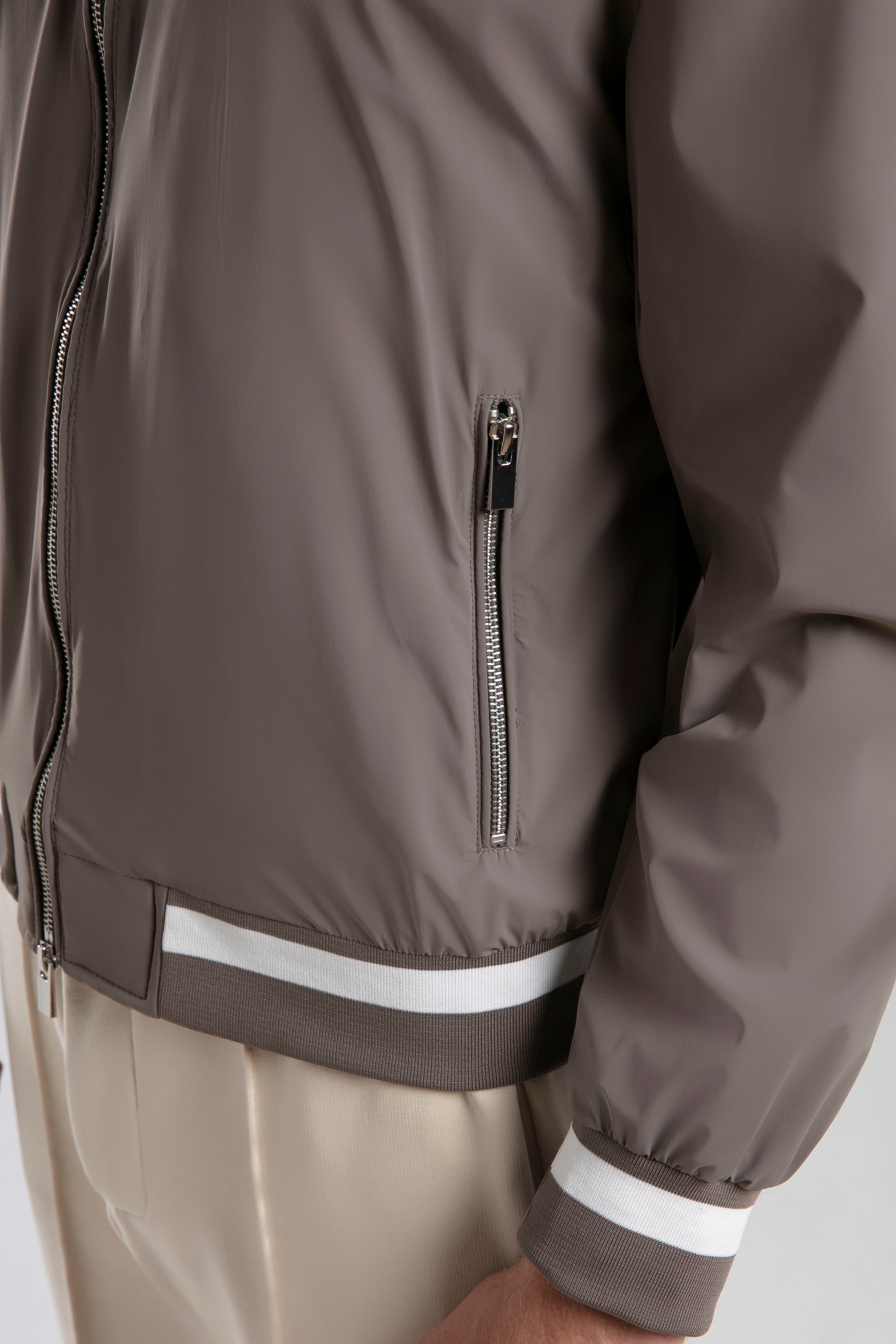 Dik Yaka Fermuarlı Ceket