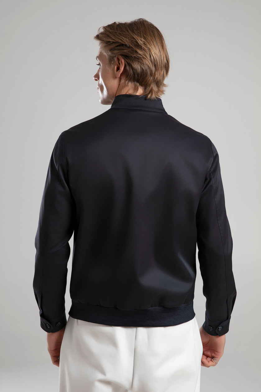 Dik Yaka Cep Detaylı Ceket