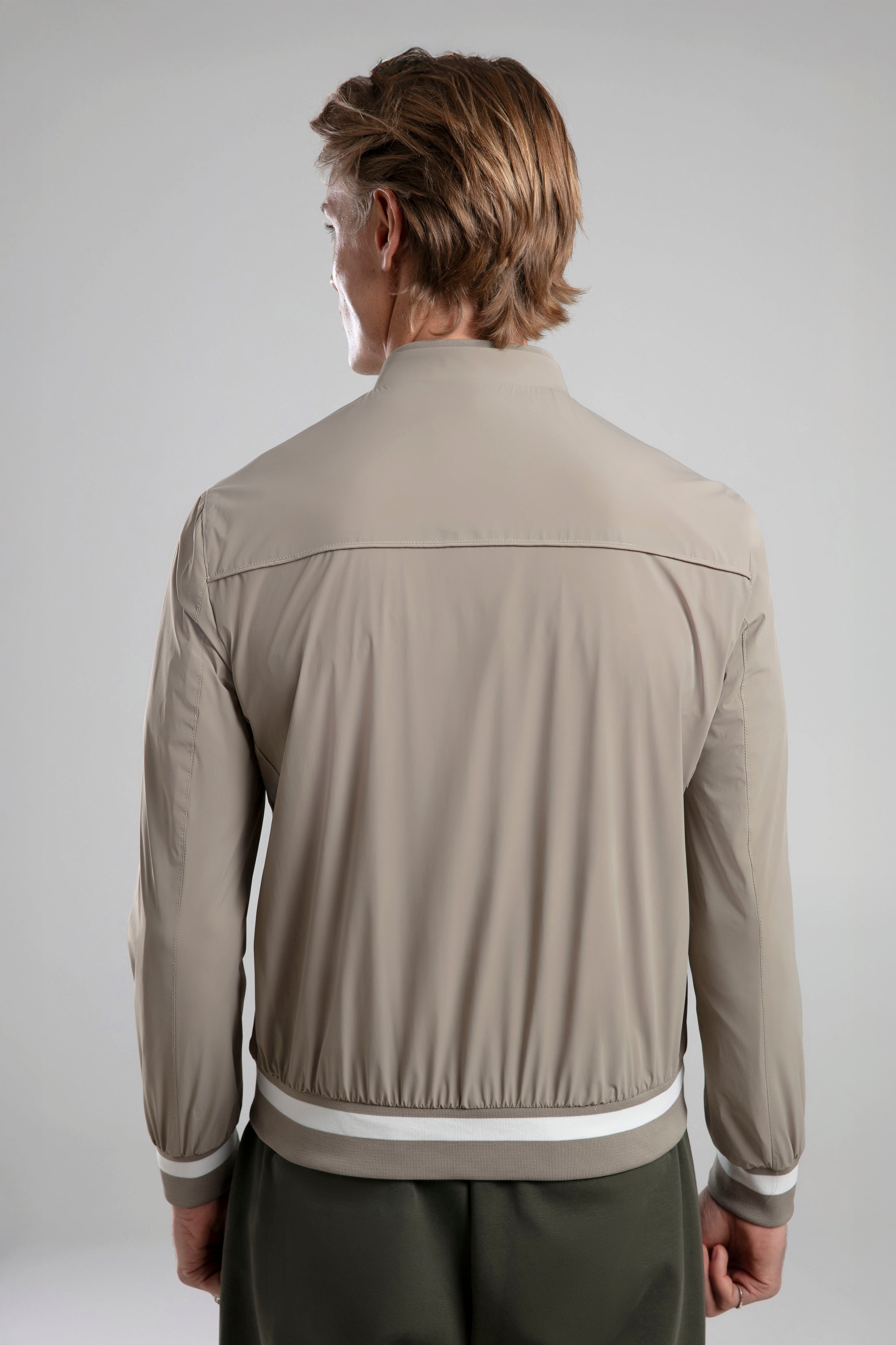 Dik Yaka Fermuarlı Ceket