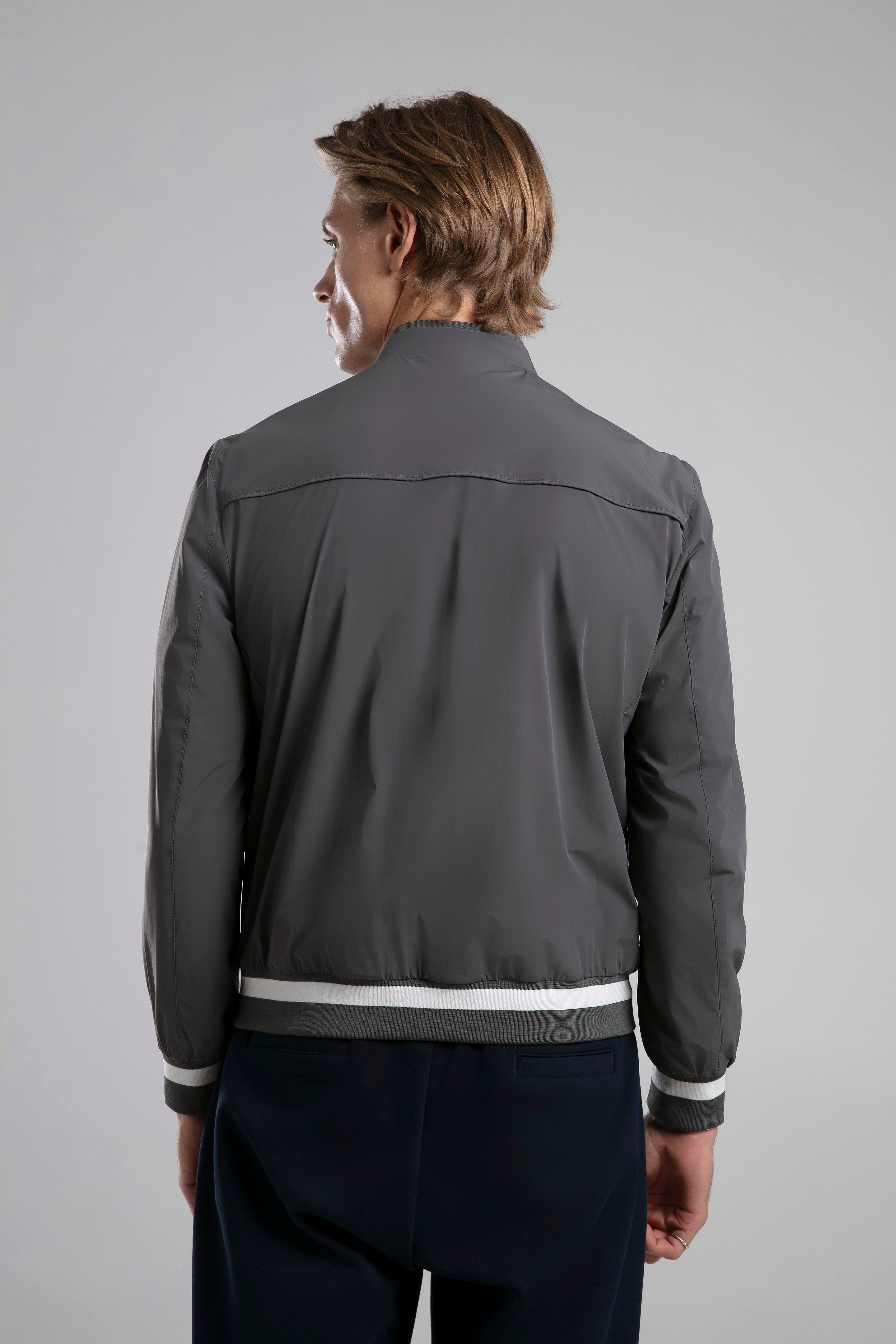 Dik Yaka Fermuarlı Ceket