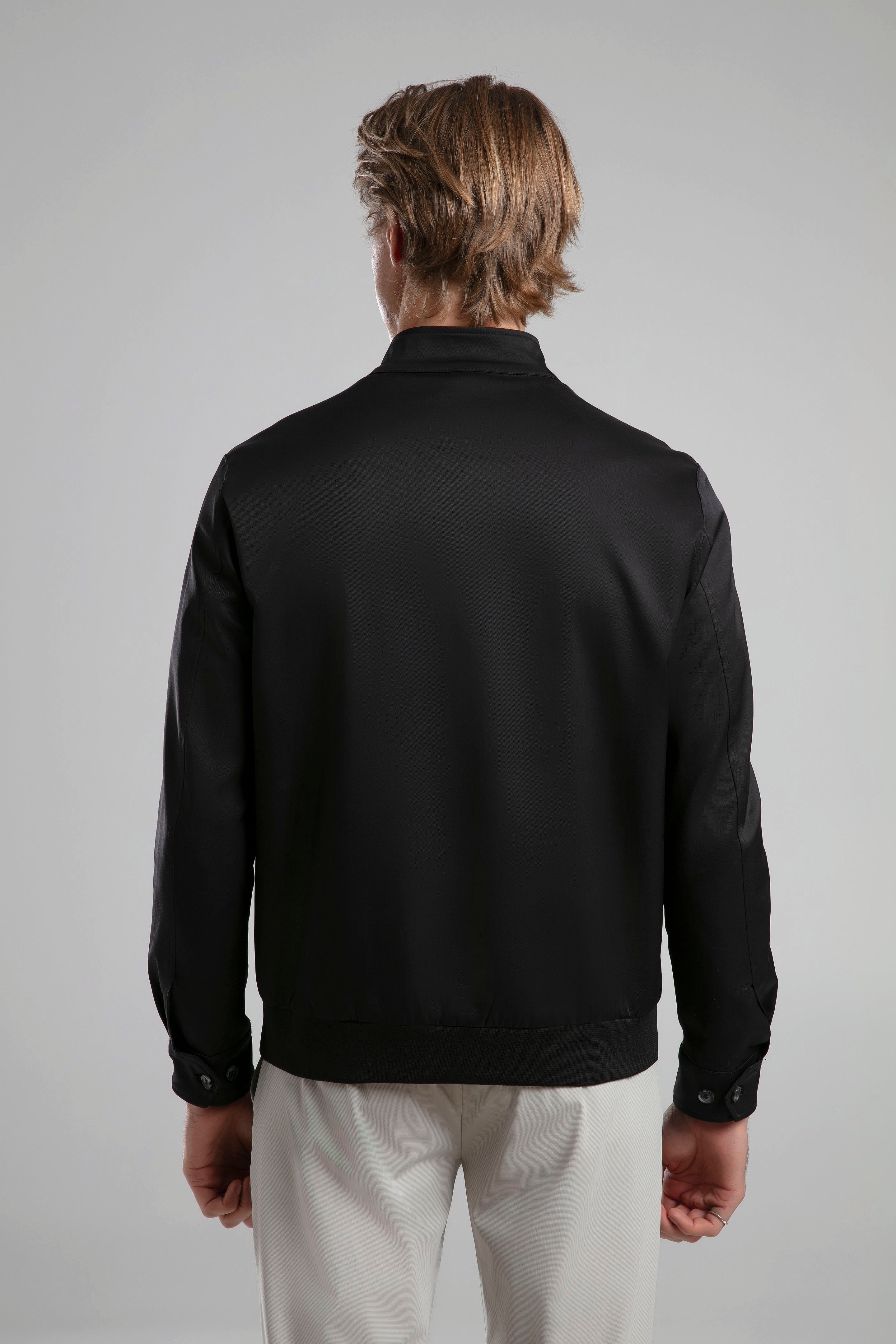 Dik Yaka Cep Detaylı Ceket