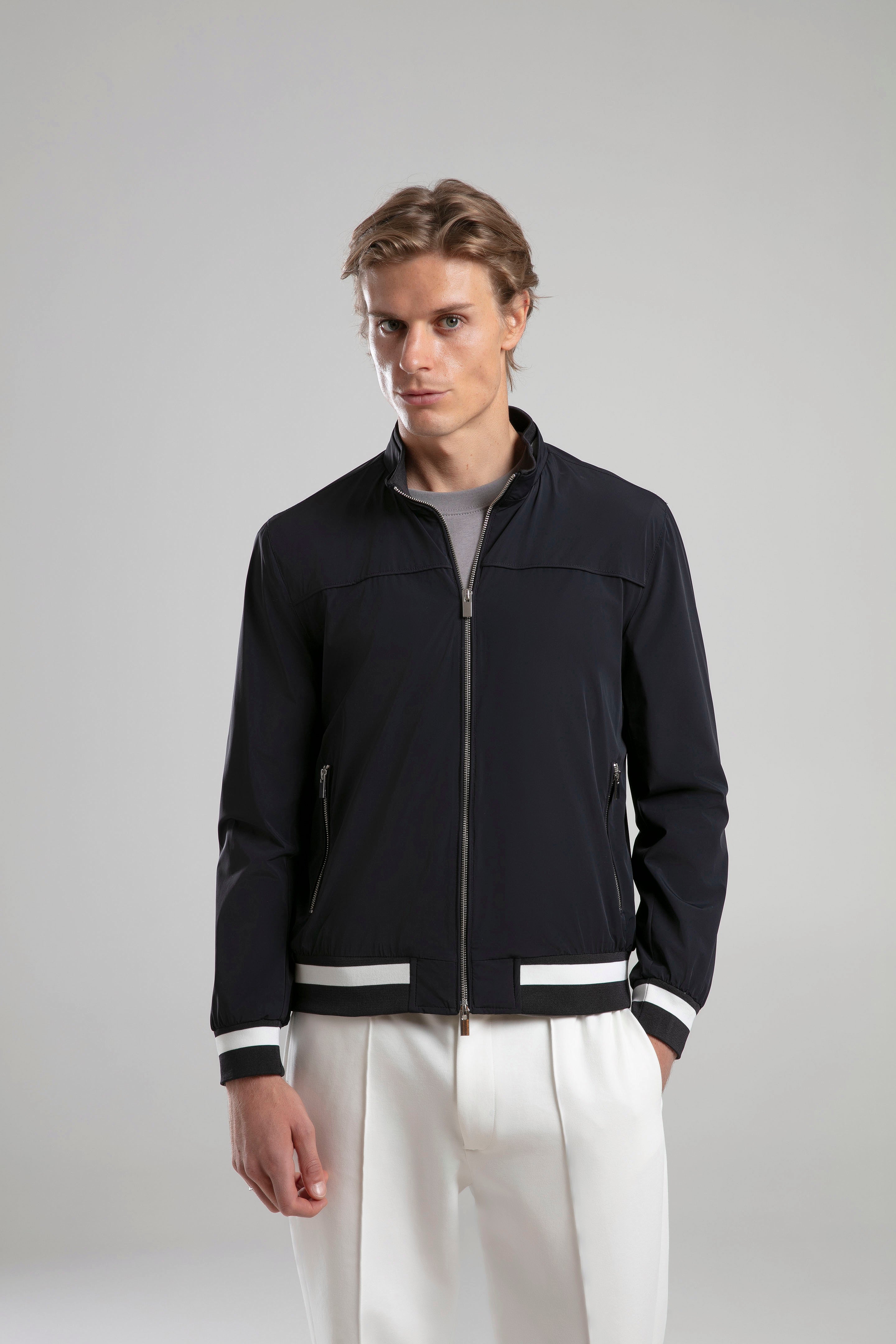 Dik Yaka Fermuarlı Ceket