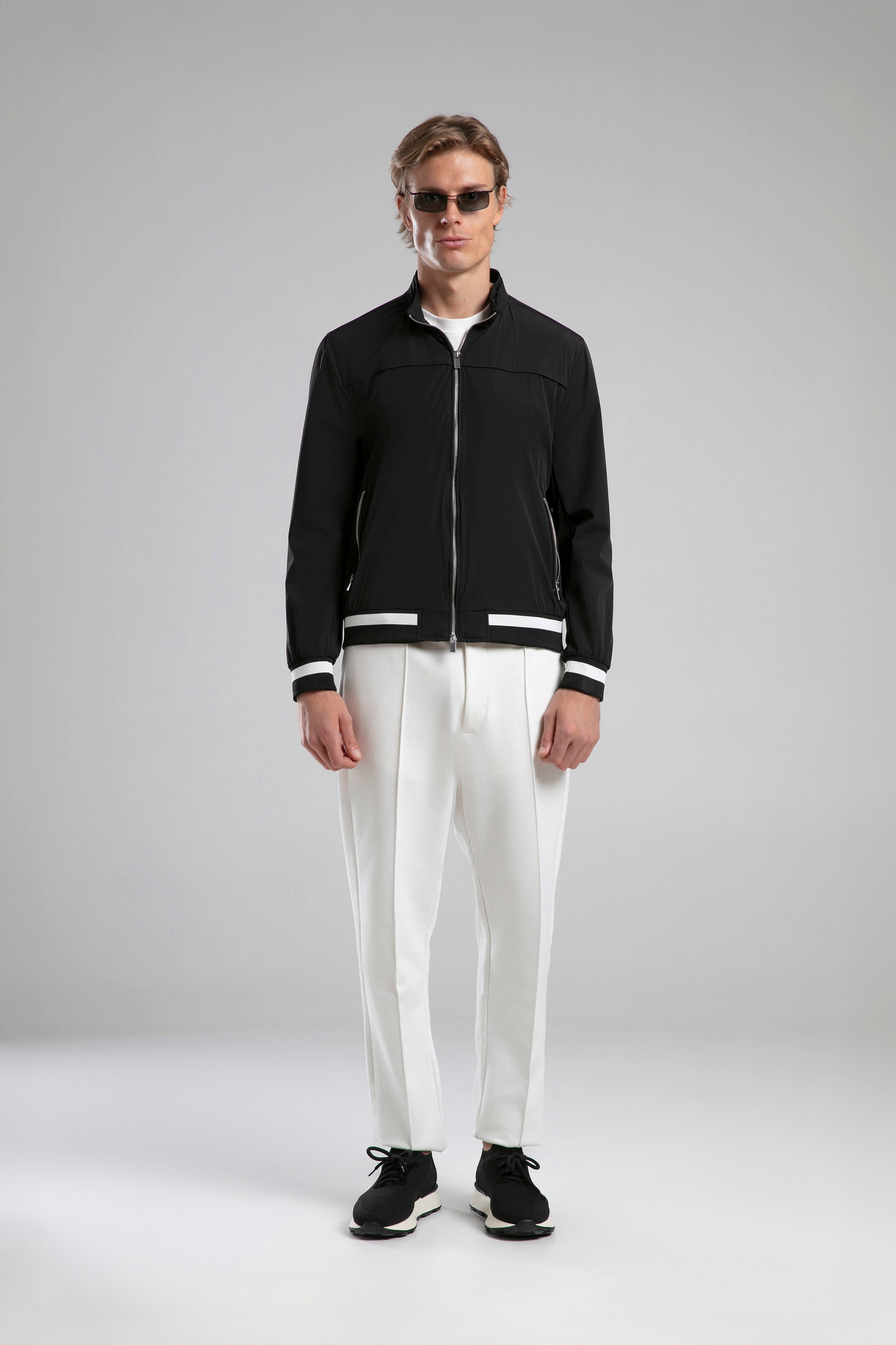 Dik Yaka Fermuarlı Ceket