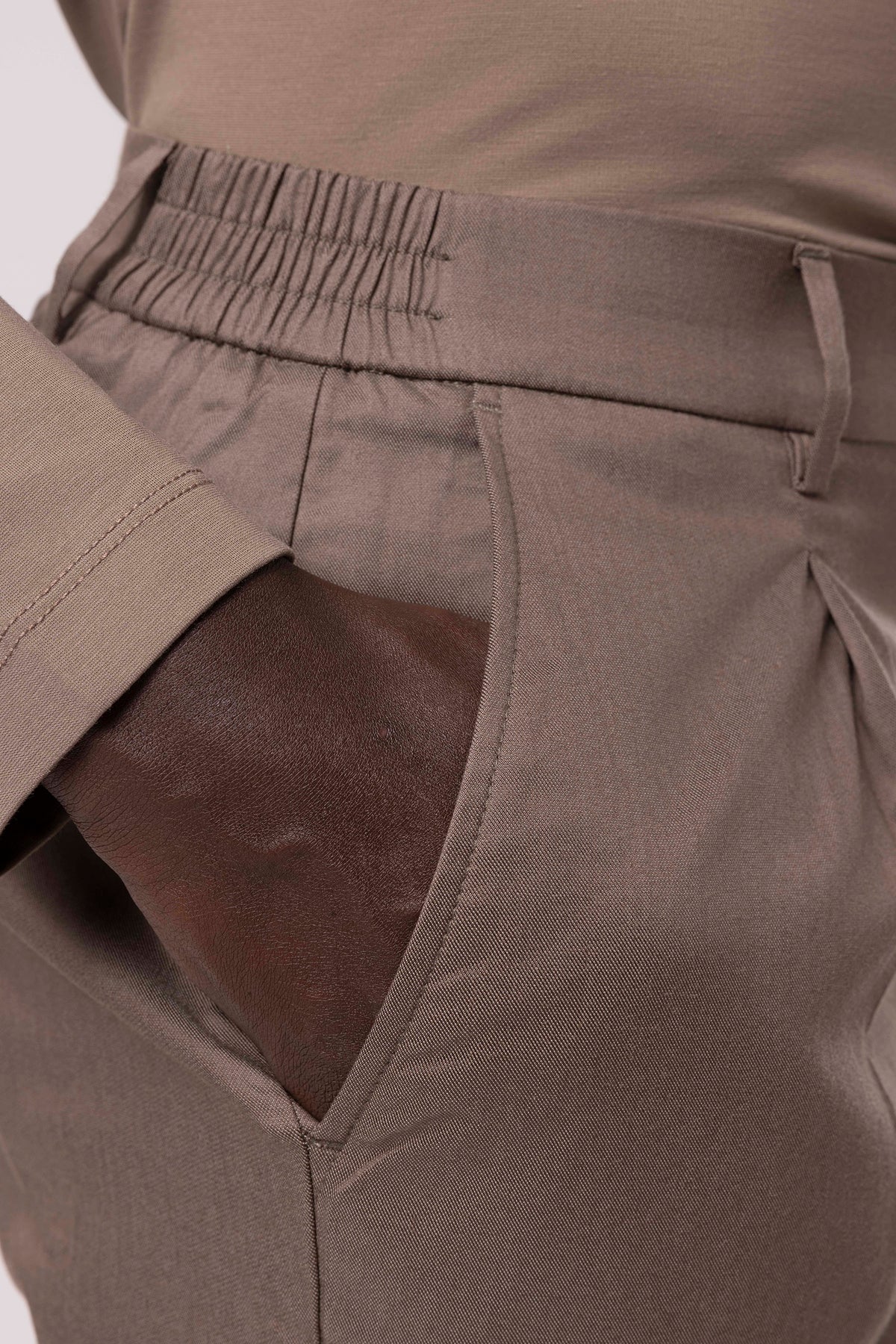 Pile Detaylı Düz Paça Pantolon