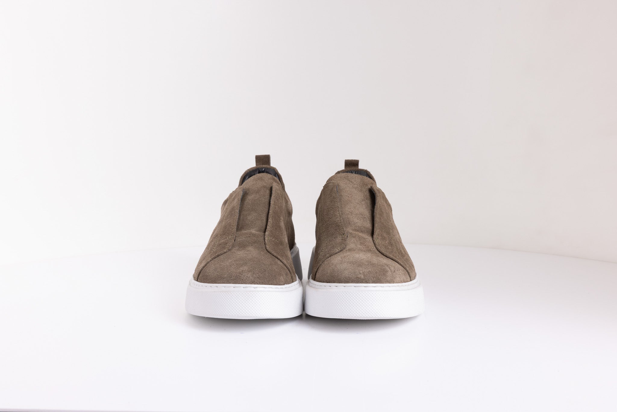 Kalın Beyaz Tabanlı Slip-On Sneaker
