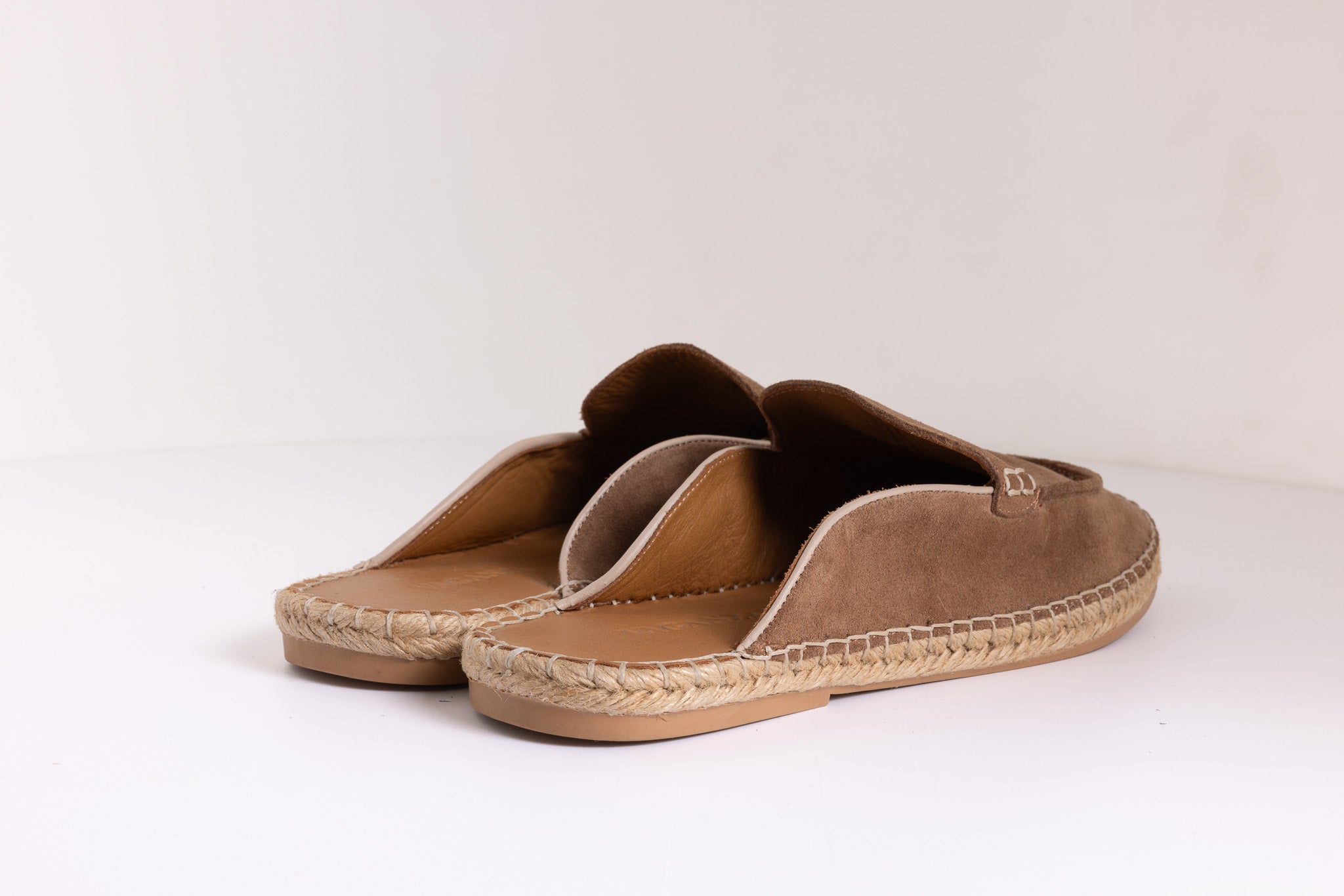 Espadril Tabanlı Kapalı Terlik