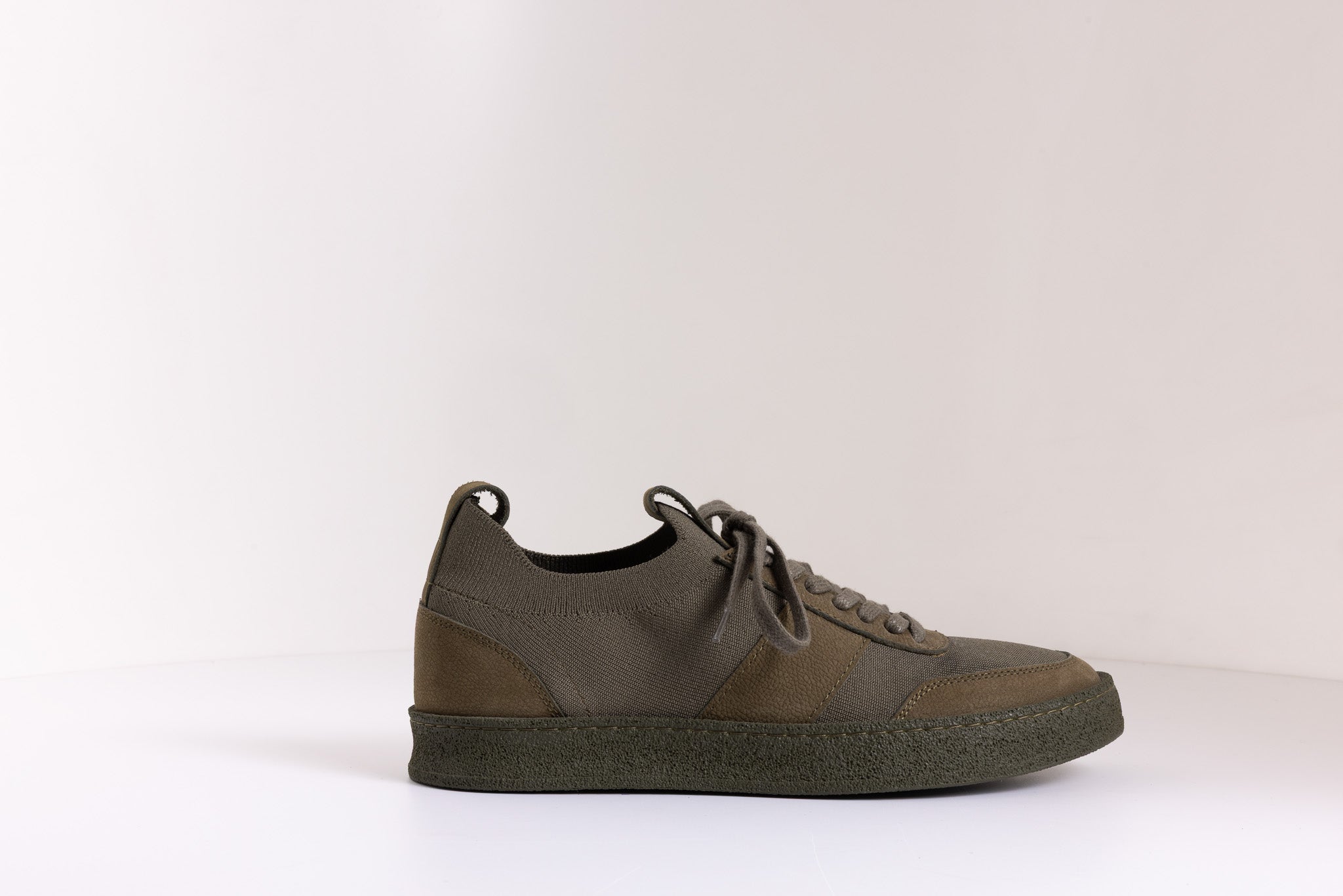 Gum Tabanlı Bağcıklı Sneaker