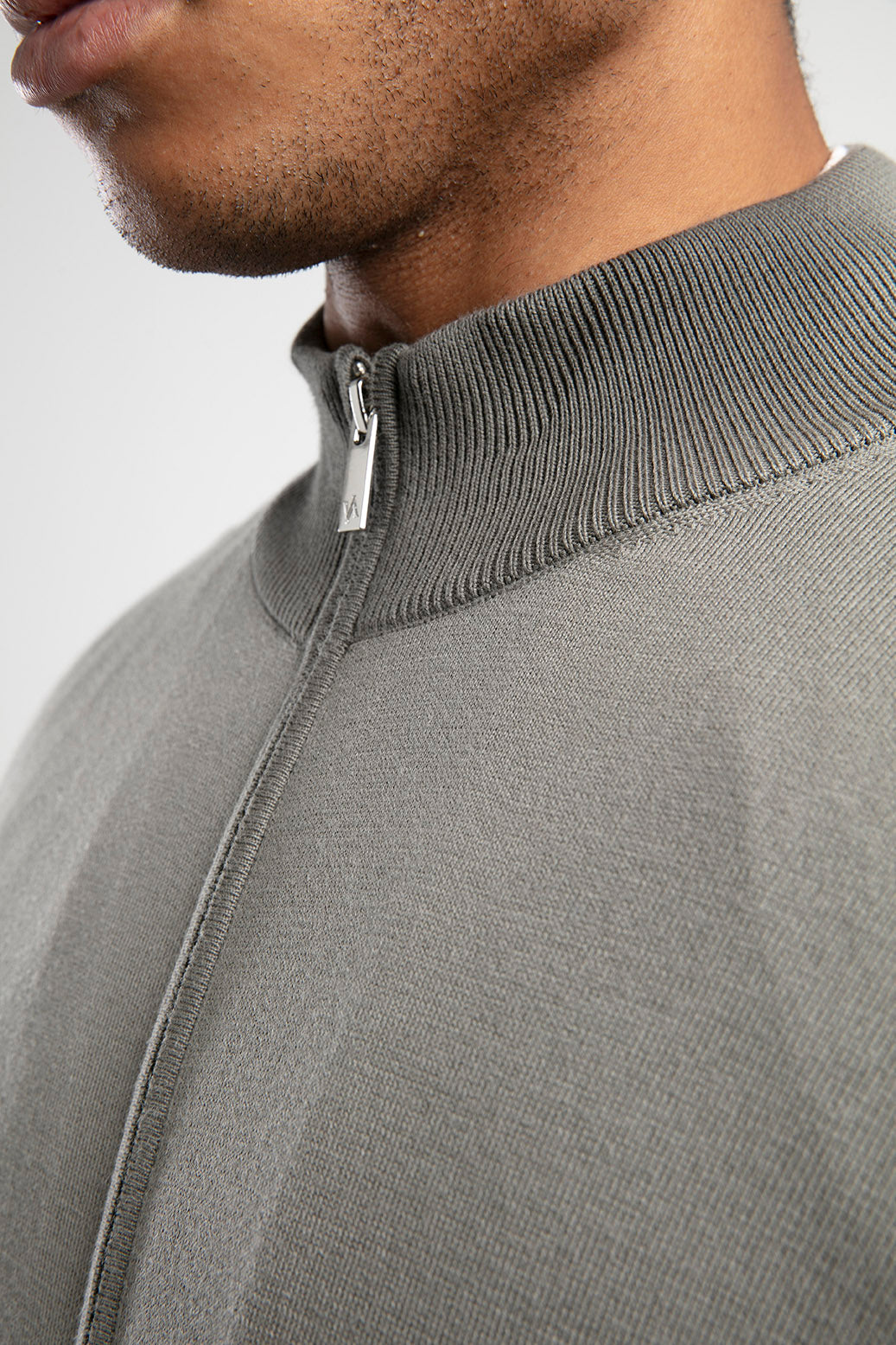 Fermuarlı Dik Yaka Triko Hırka