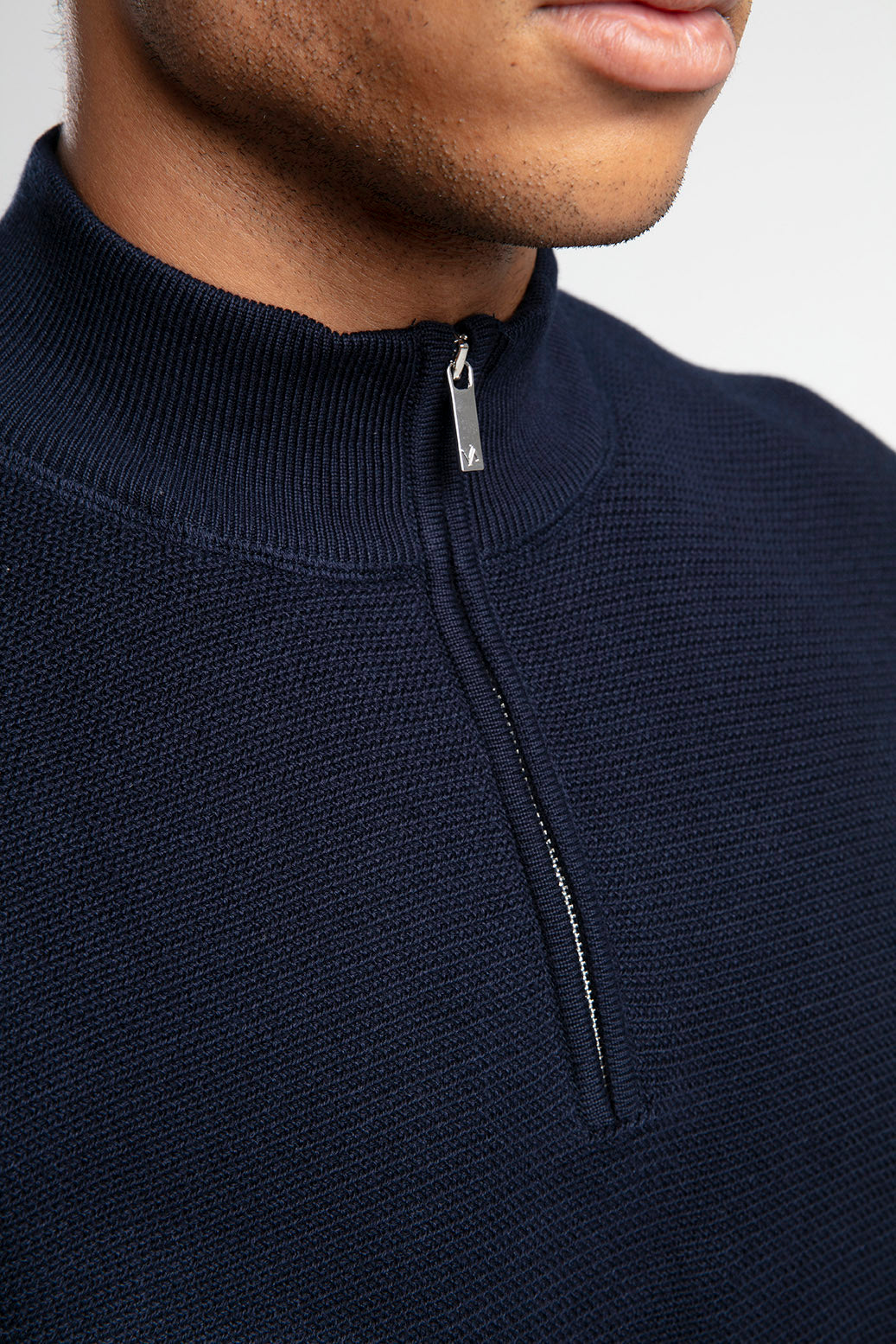 Yarım Fermuarlı Dik Yaka Triko