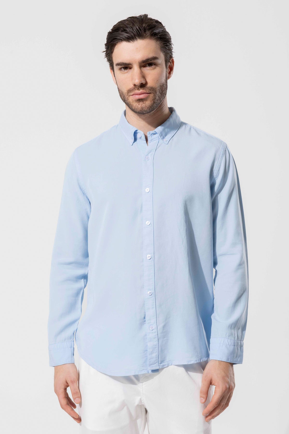 Modern Kesim Düğmeli Yaka Uzun Kollu Gömlek