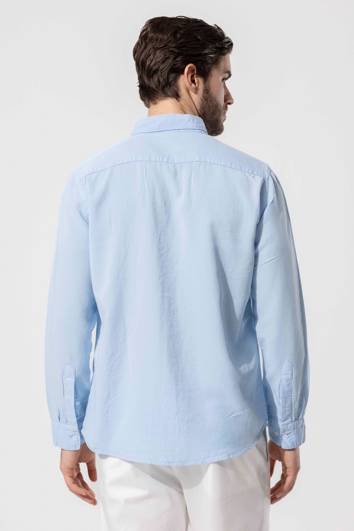 Modern Kesim Düğmeli Yaka Uzun Kollu Gömlek