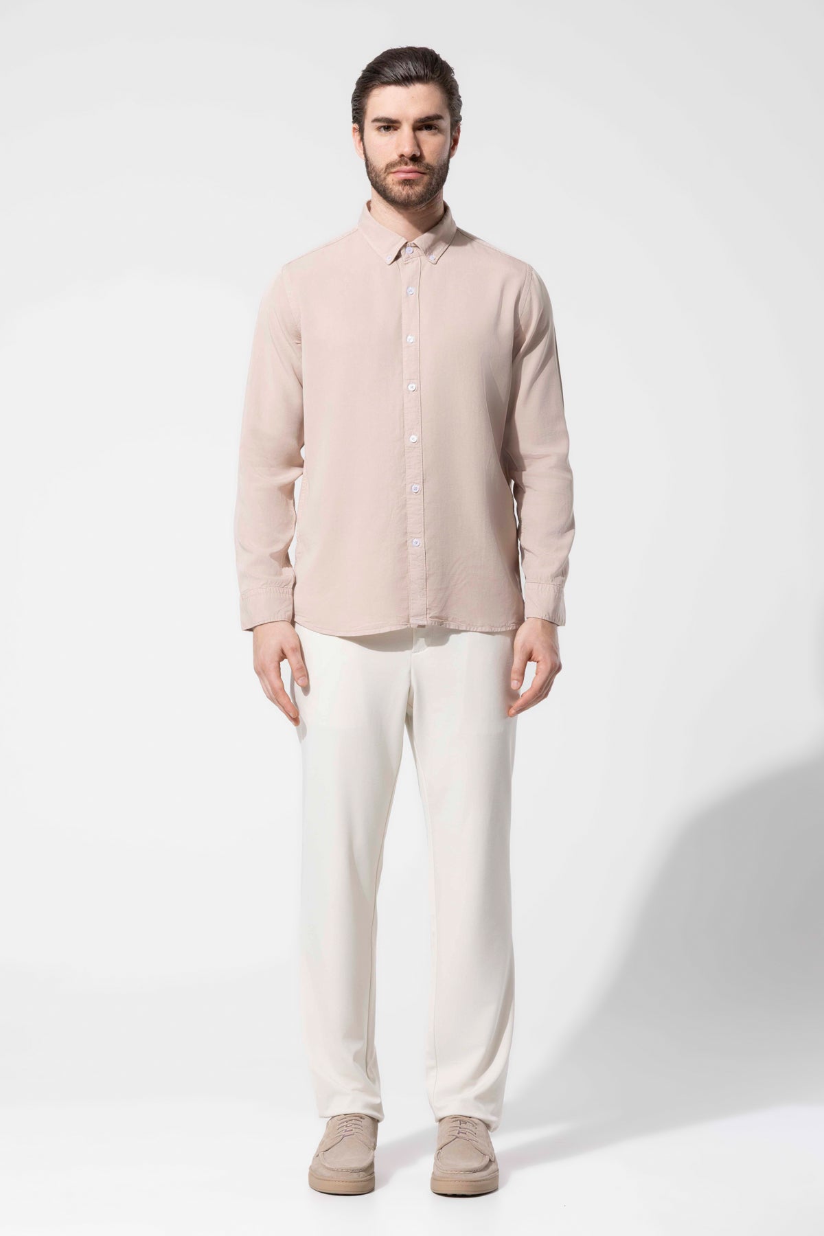 Modern Kesim Düğmeli Yaka Uzun Kollu Gömlek