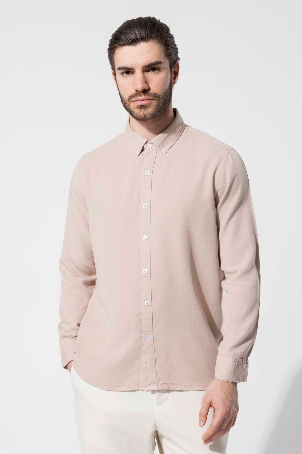 Modern Kesim Düğmeli Yaka Uzun Kollu Gömlek