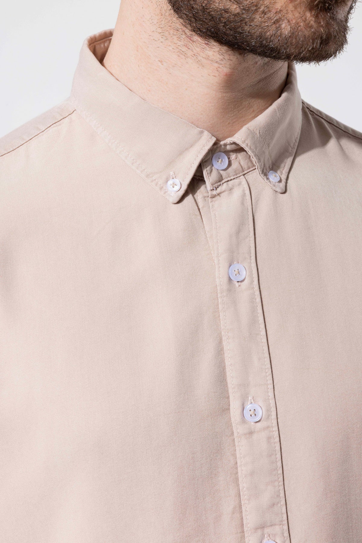 Modern Kesim Düğmeli Yaka Uzun Kollu Gömlek