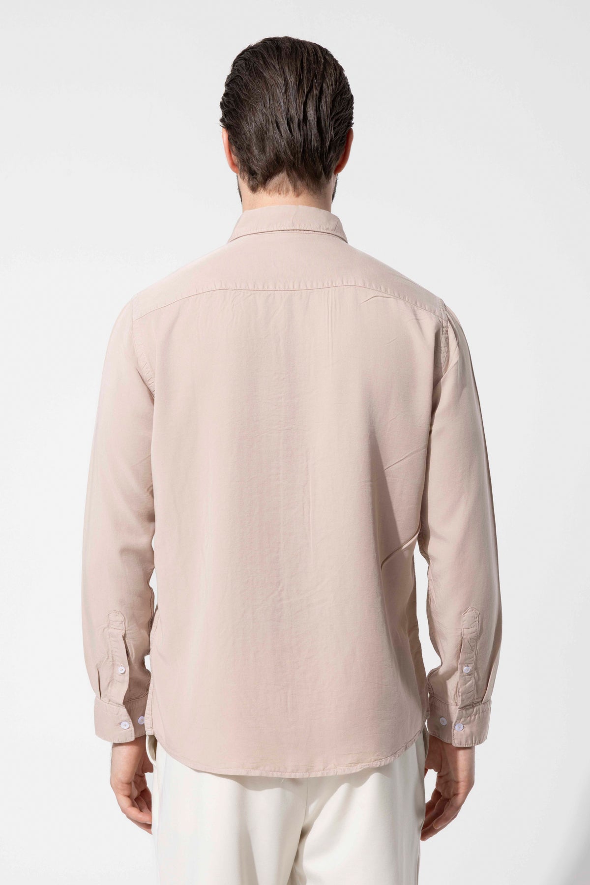 Modern Kesim Düğmeli Yaka Uzun Kollu Gömlek