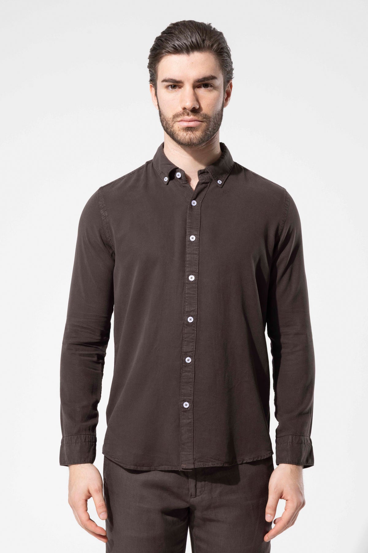 Modern Kesim Düğmeli Yaka Uzun Kollu Gömlek