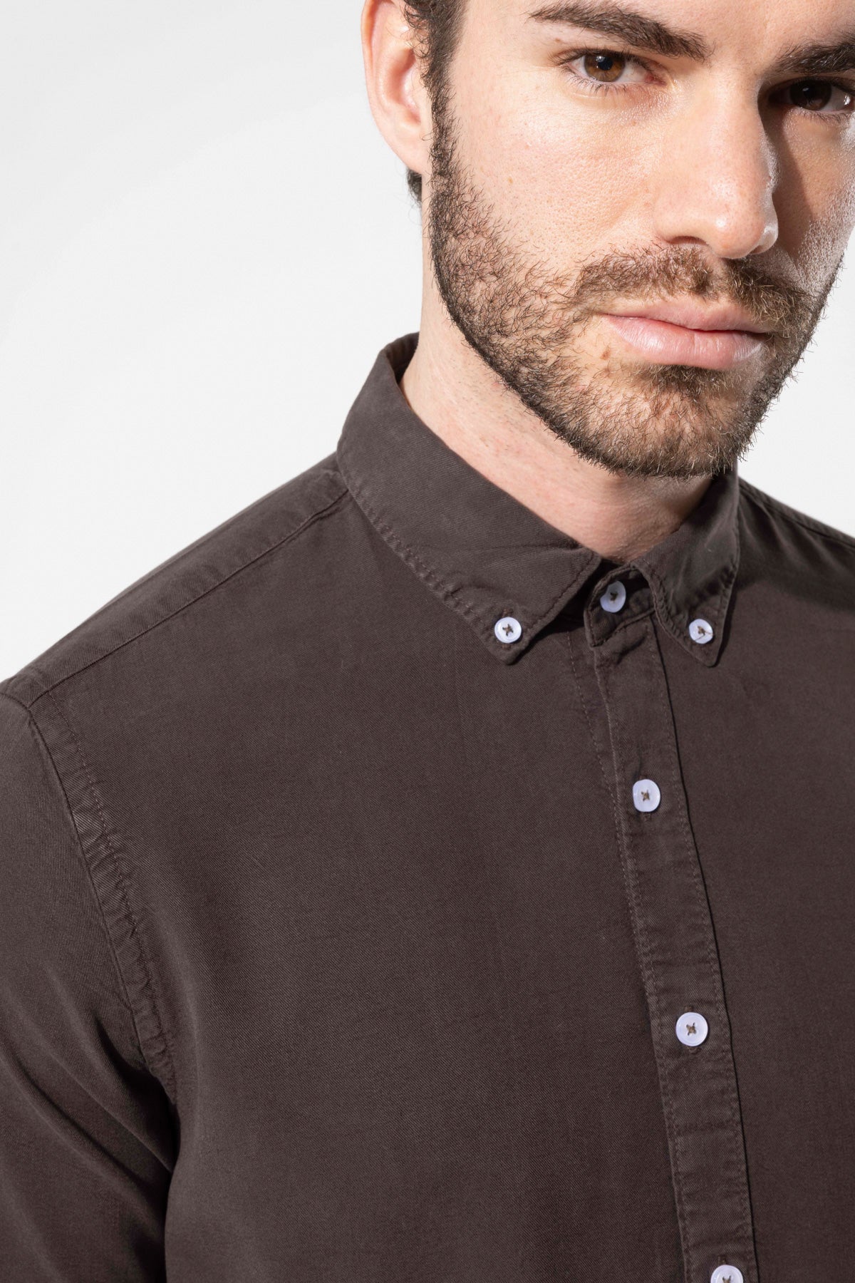 Modern Kesim Düğmeli Yaka Uzun Kollu Gömlek