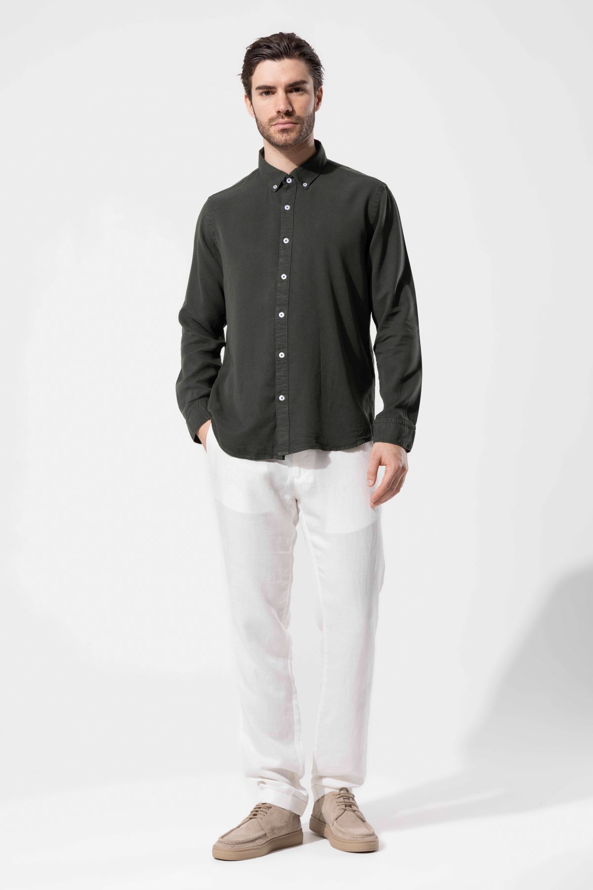 Modern Kesim Düğmeli Yaka Uzun Kollu Gömlek