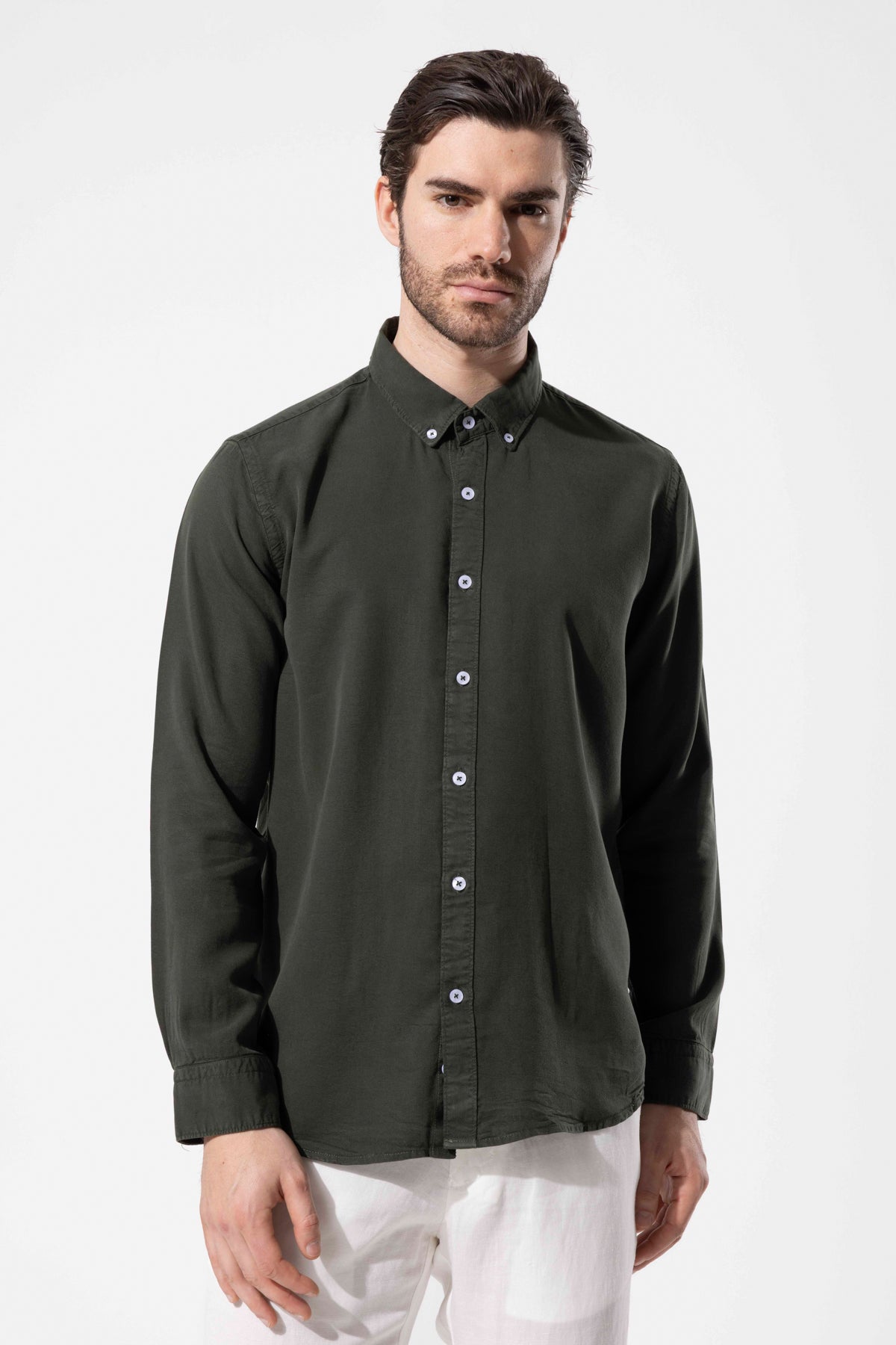 Modern Kesim Düğmeli Yaka Uzun Kollu Gömlek