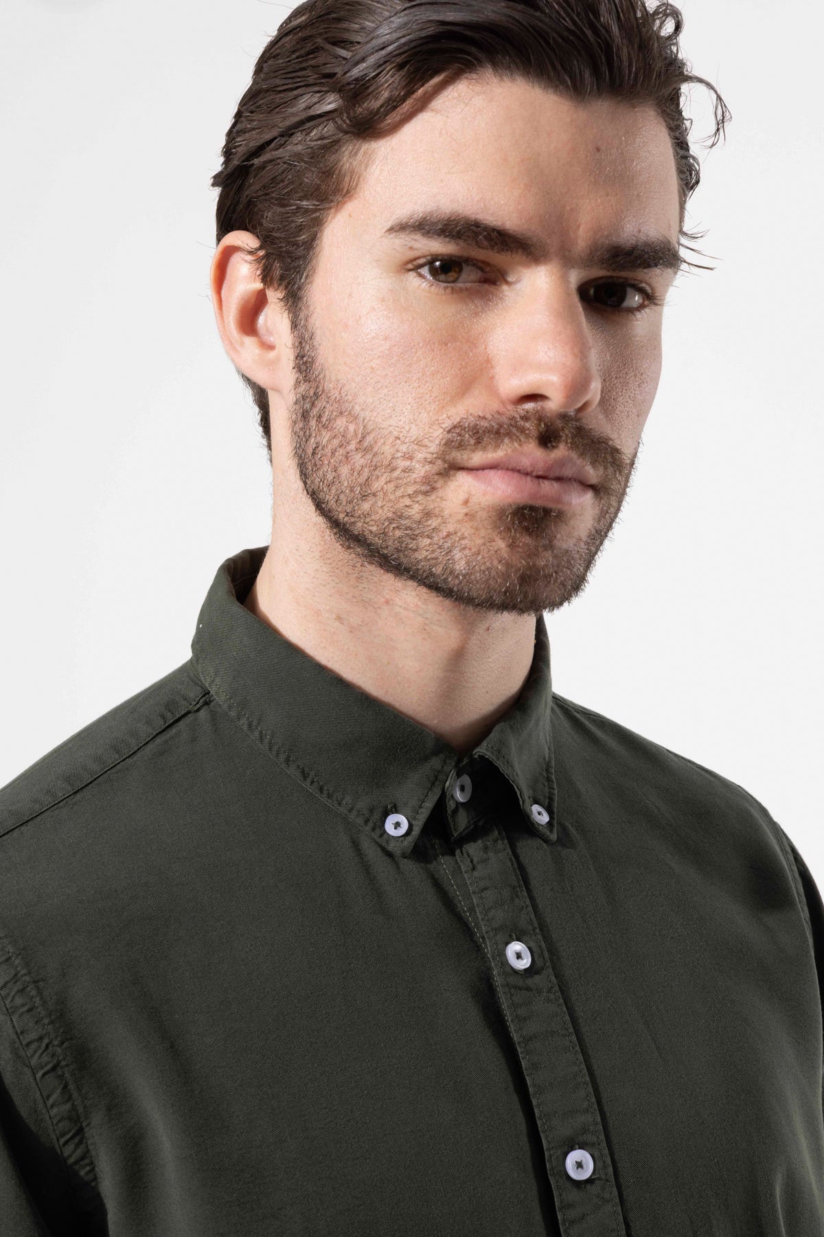 Modern Kesim Düğmeli Yaka Uzun Kollu Gömlek