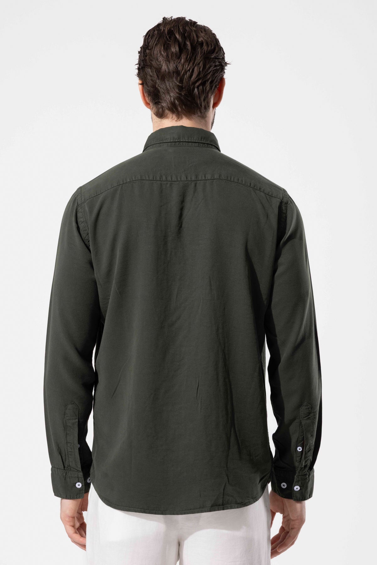 Modern Kesim Düğmeli Yaka Uzun Kollu Gömlek