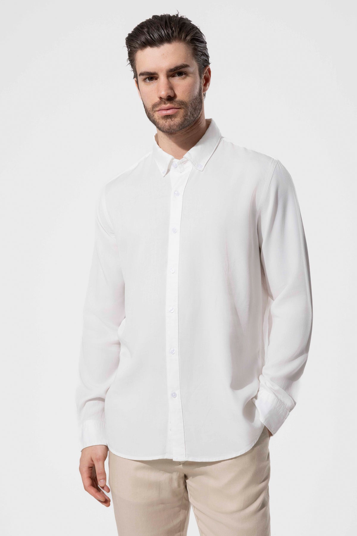 Modern Kesim Düğmeli Yaka Uzun Kollu Gömlek