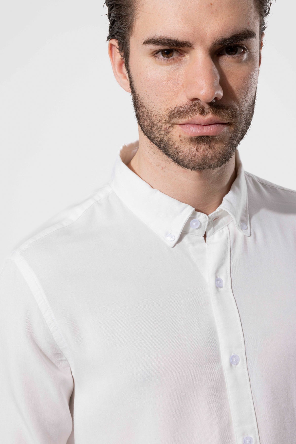 Modern Kesim Düğmeli Yaka Uzun Kollu Gömlek