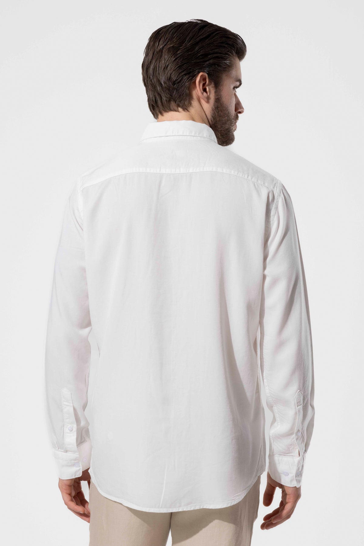 Modern Kesim Düğmeli Yaka Uzun Kollu Gömlek