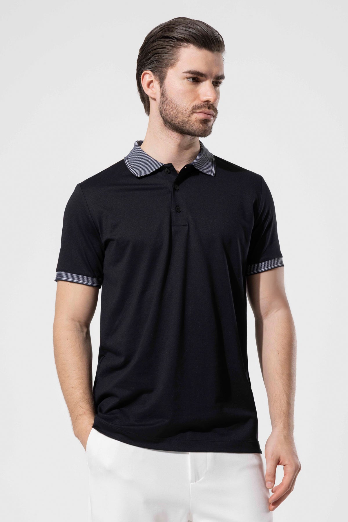 Kontrast Yaka Detaylı Polo
