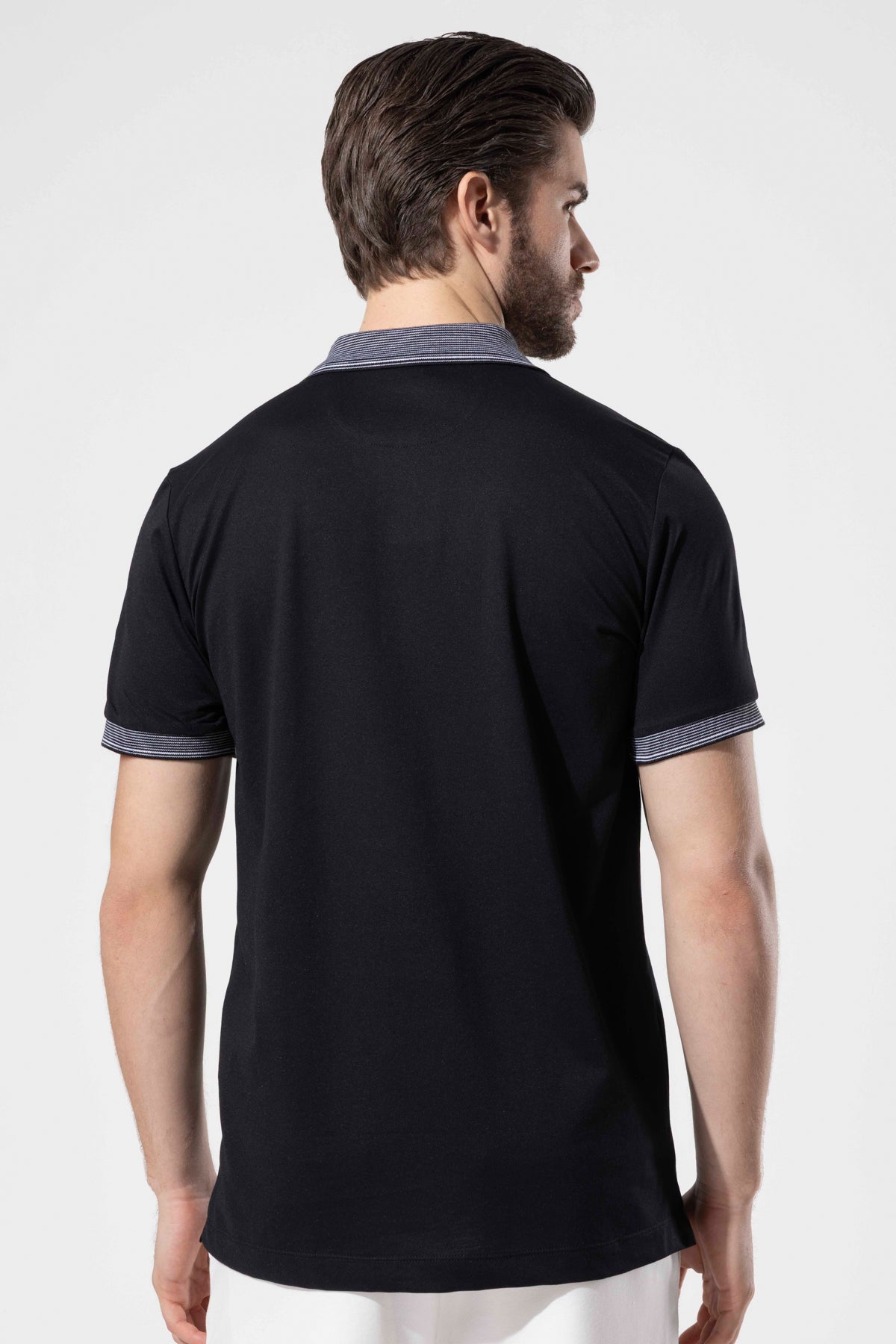 Kontrast Yaka Detaylı Polo