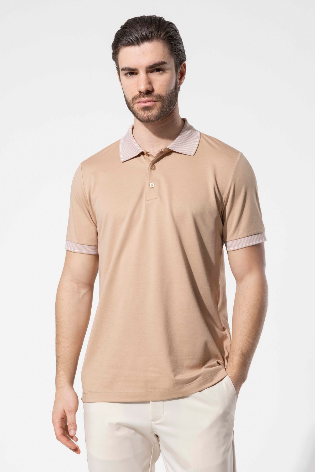 Kontrast Yaka Detaylı Polo