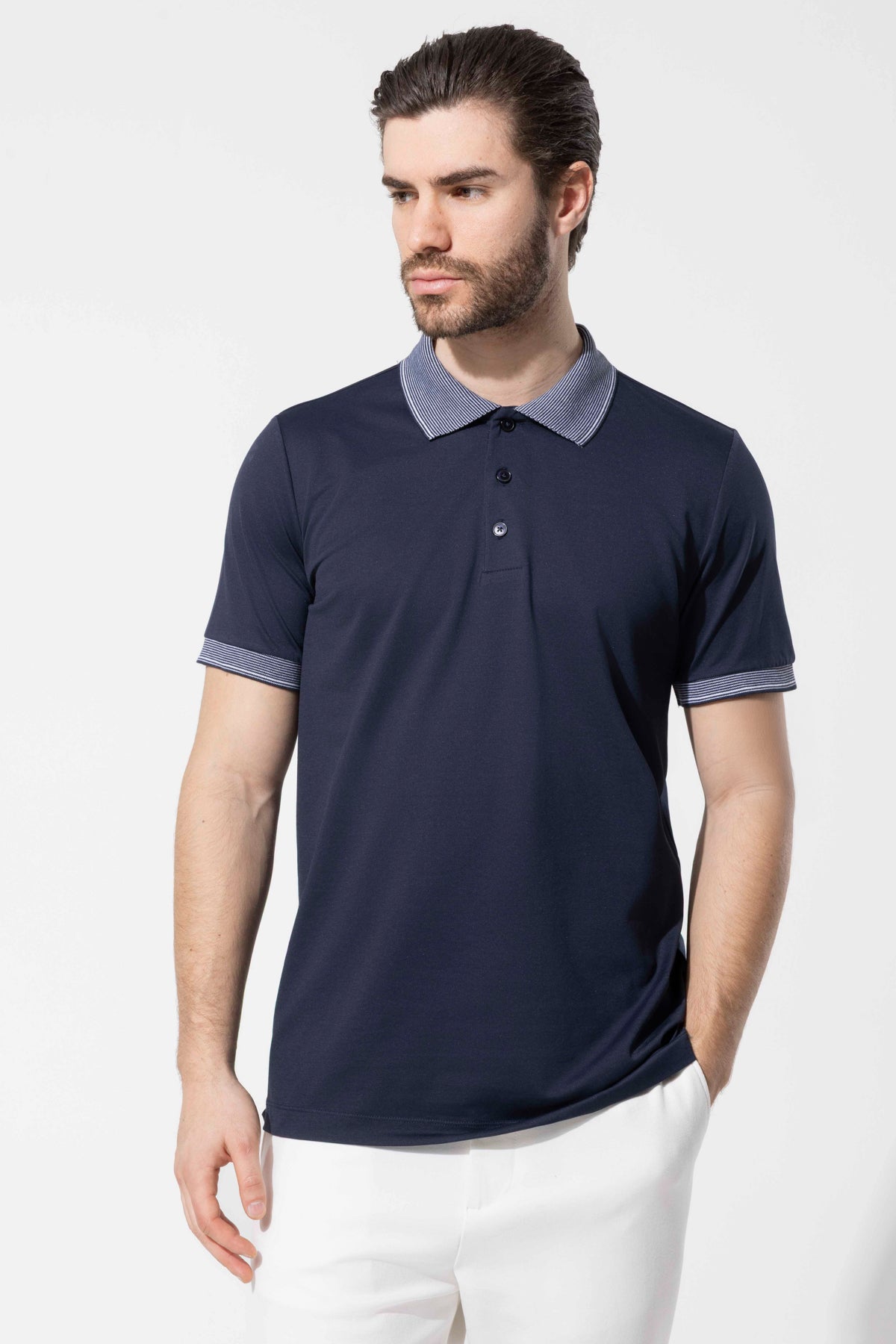 Kontrast Yaka Detaylı Polo